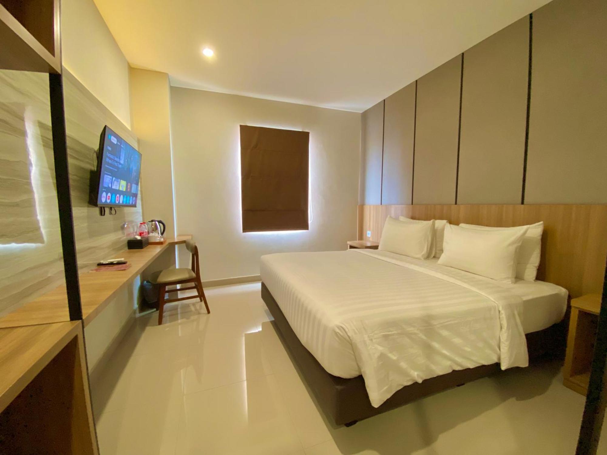 Front One Hotel Gombong Gombong  Esterno foto