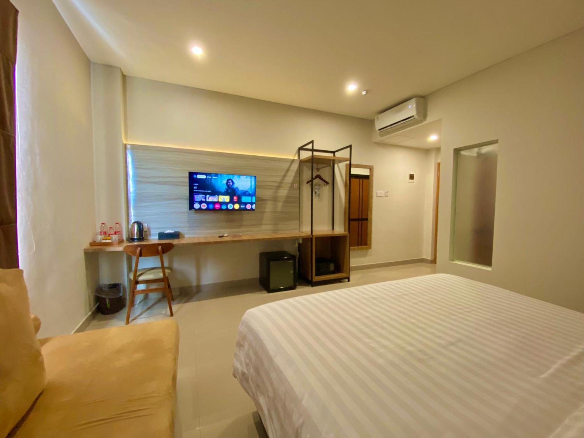 Front One Hotel Gombong Gombong  Esterno foto
