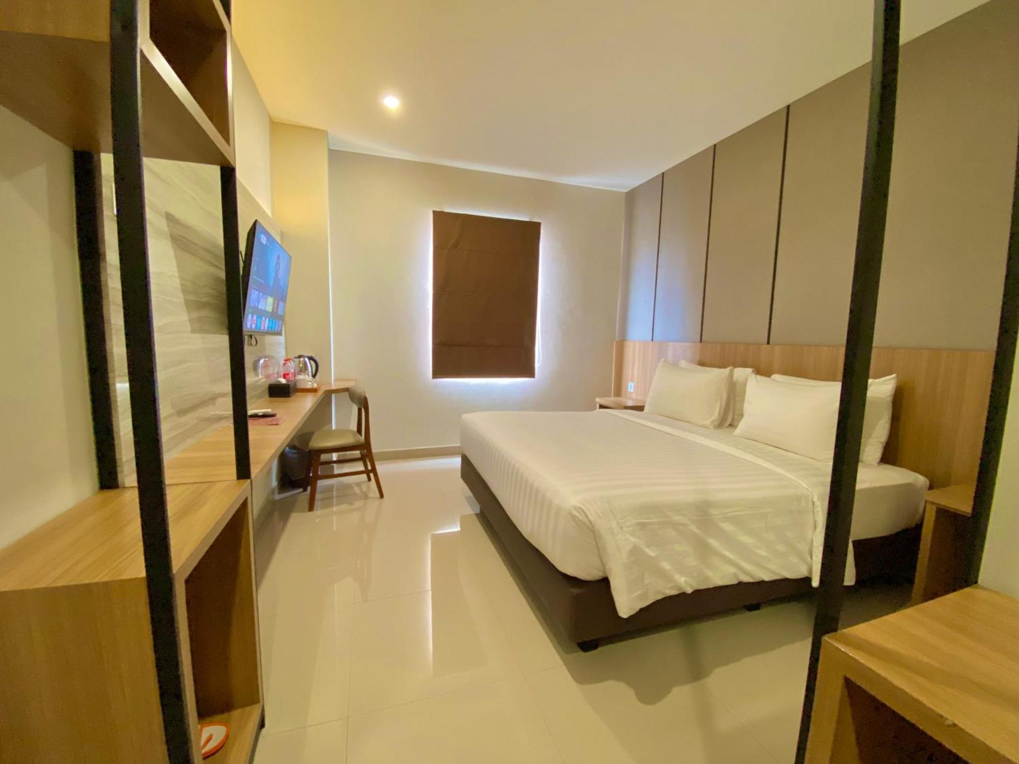 Front One Hotel Gombong Gombong  Esterno foto