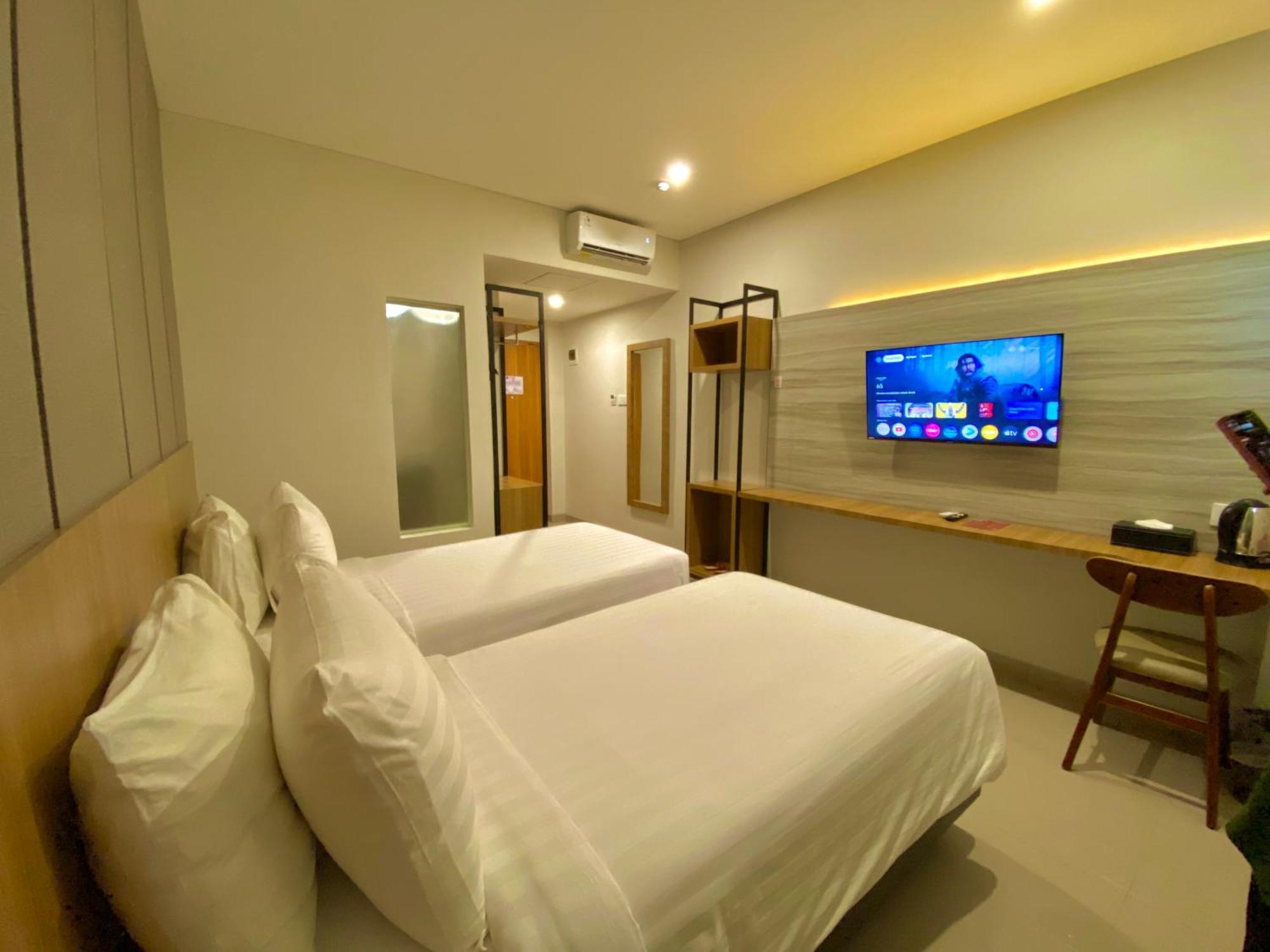 Front One Hotel Gombong Gombong  Esterno foto